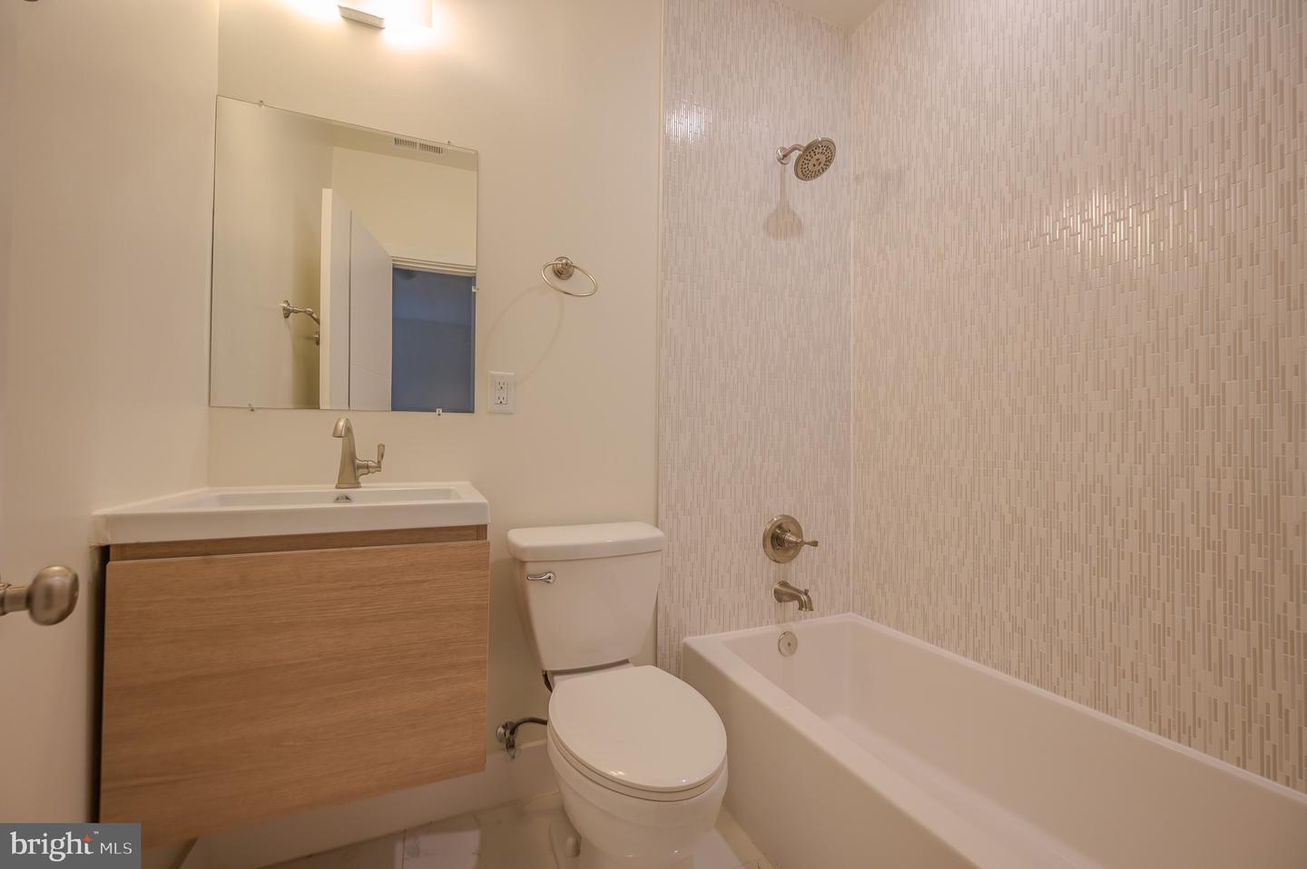1940 3rd St Ne #1 Property Photo 12