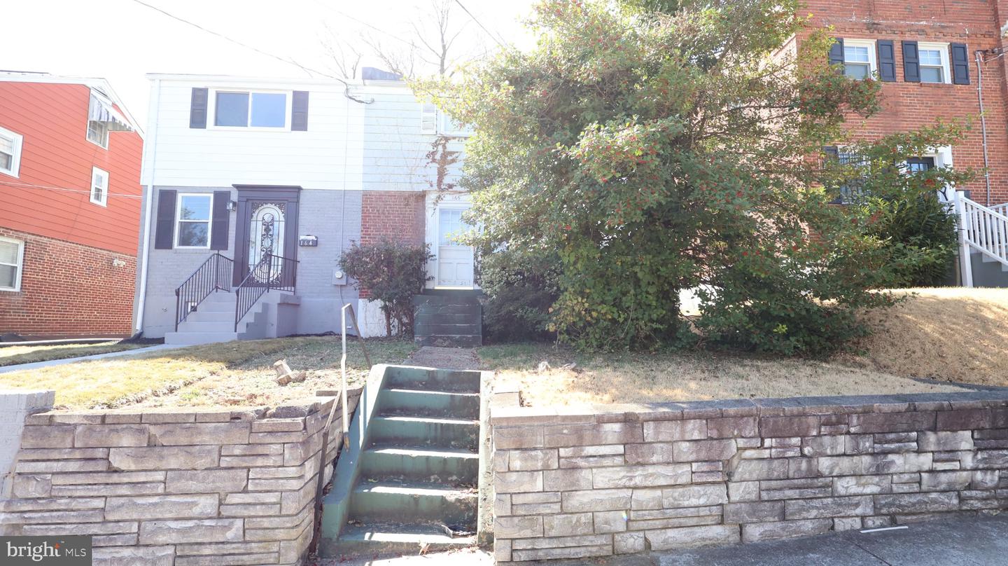 166 Sw Elmira St Sw Property Photo 1