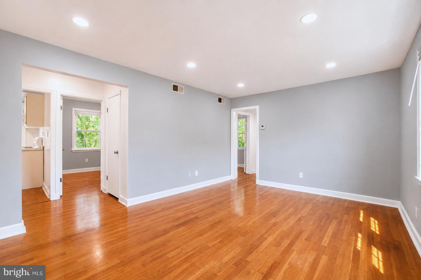 2102 Suitland Ter Se #302 Property Photo 6