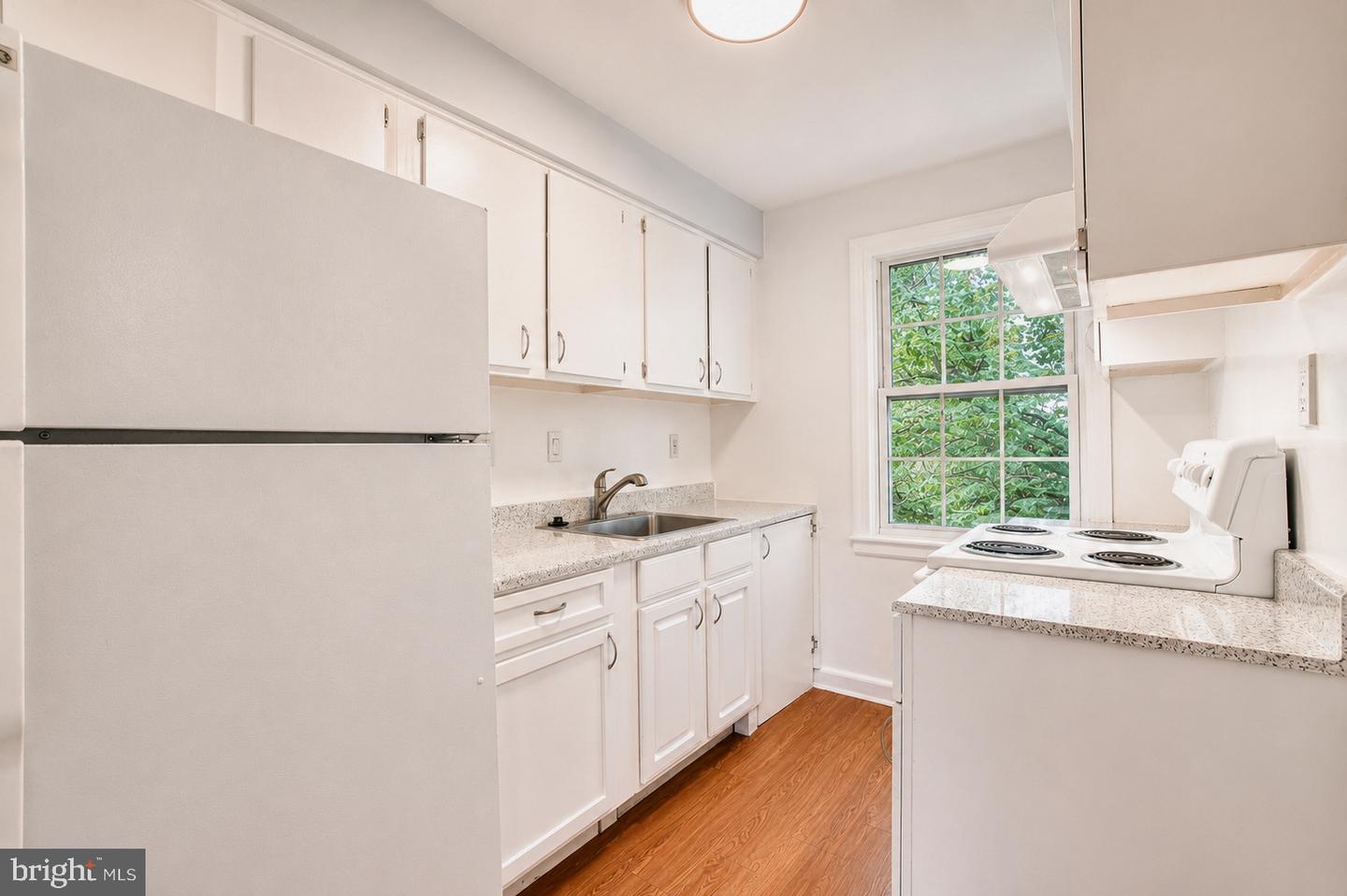 2102 Suitland Ter Se #302 Property Photo 8