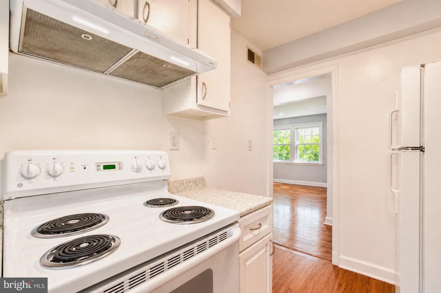 2102 Suitland Ter Se #302 Property Photo 9