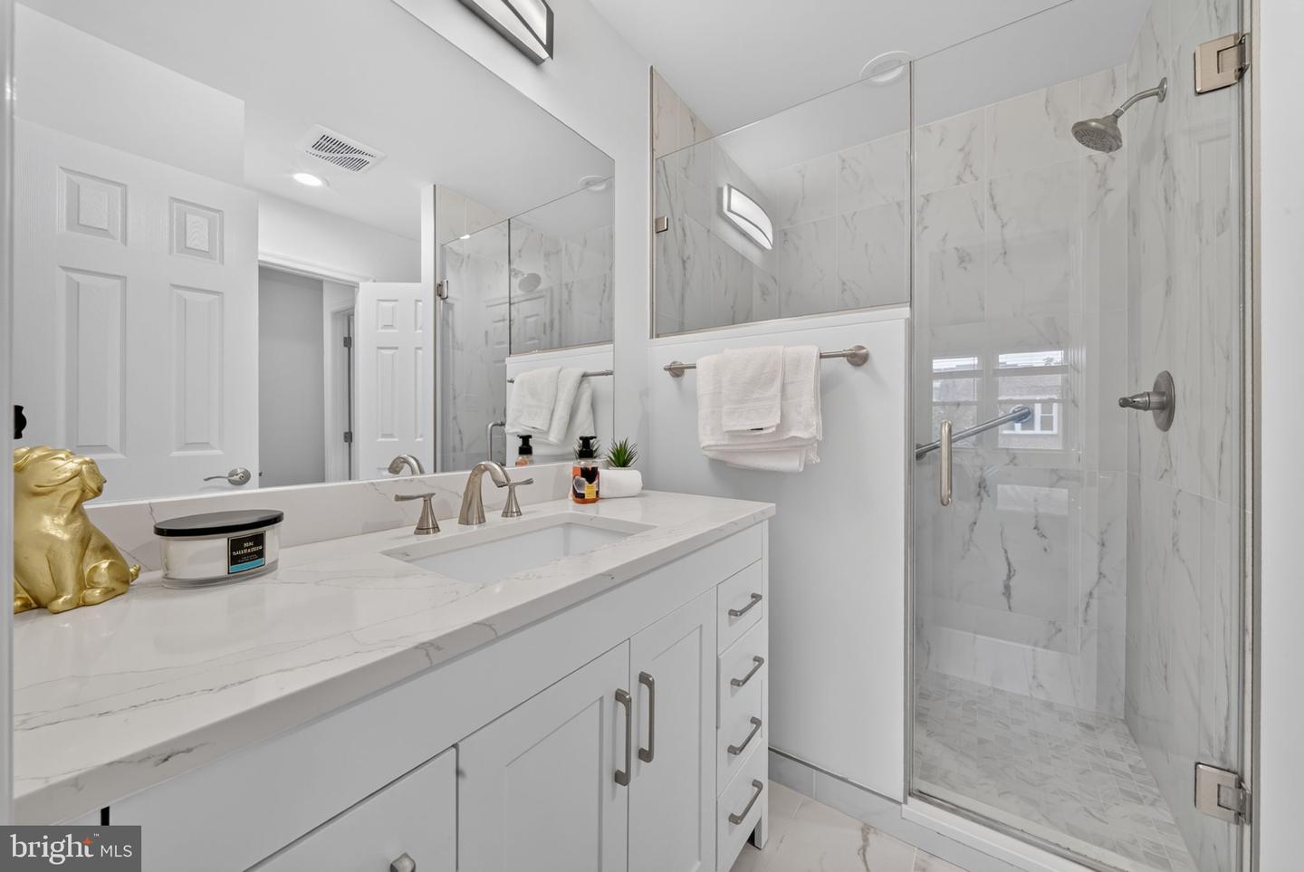 606 Newton Pl Nw #606 Property Photo 25