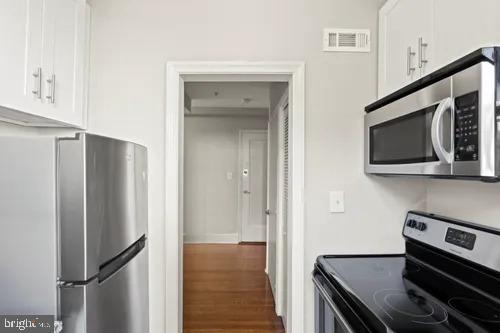 3742 12th St Ne #2 Property Photo 4