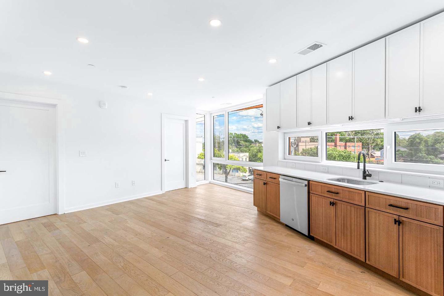1522 RHODE ISLAND AVE NE #401 Property Photo 1