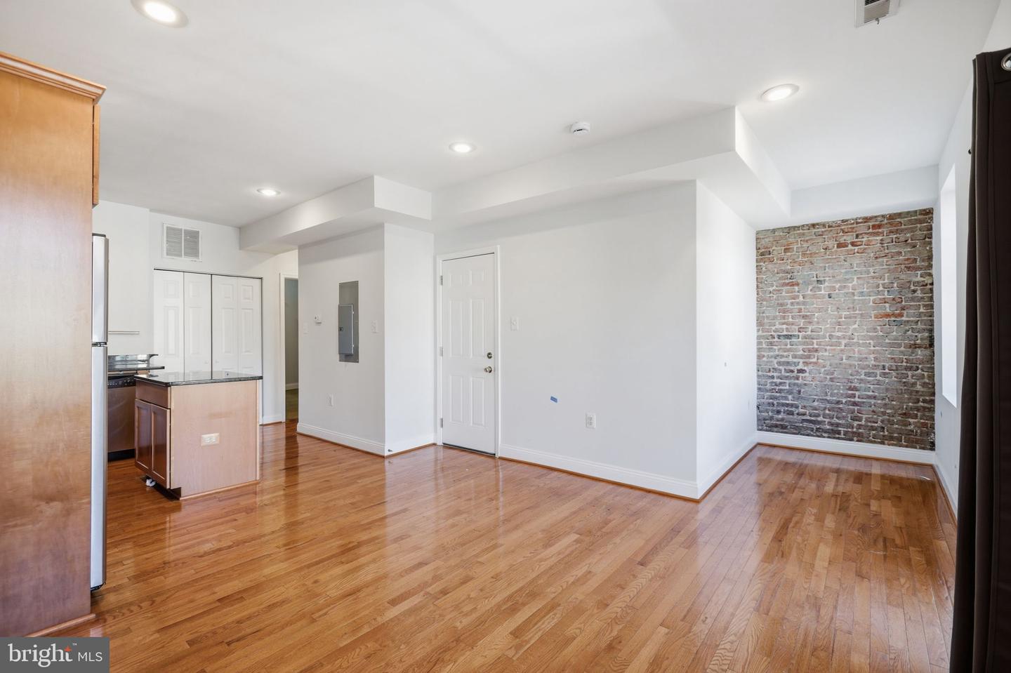2703 12th St Ne Property Photo 5