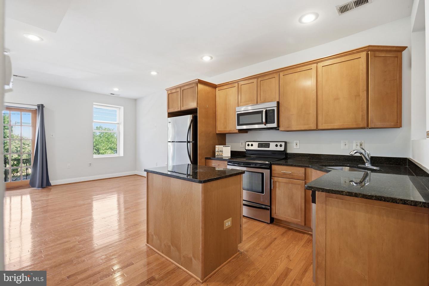 2703 12th St Ne Property Photo 6