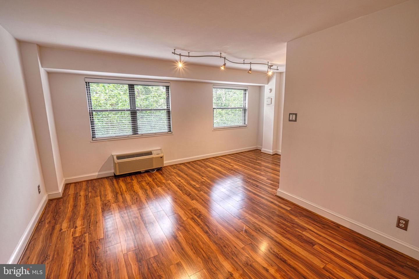 1801 Clydesdale Pl Nw #311 Property Photo 24