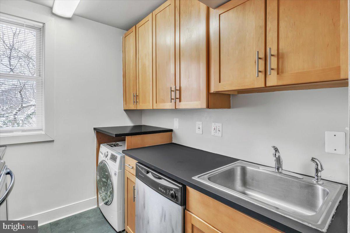 2850 Hartford St Se #303 Property Photo 4