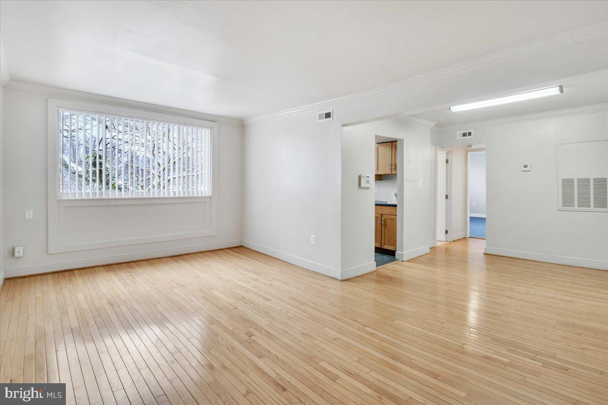 2850 Hartford St Se #303 Property Photo 6