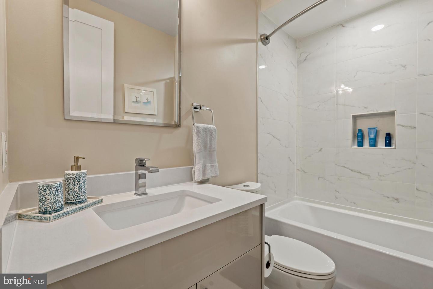 2618 University Pl Nw #2 Property Photo 14