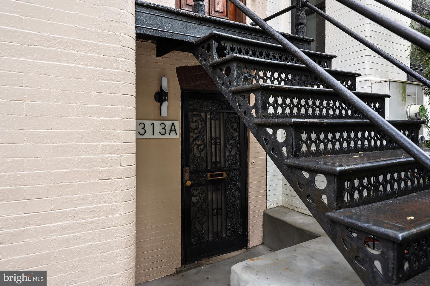 313 F St Ne #a Property Photo 2