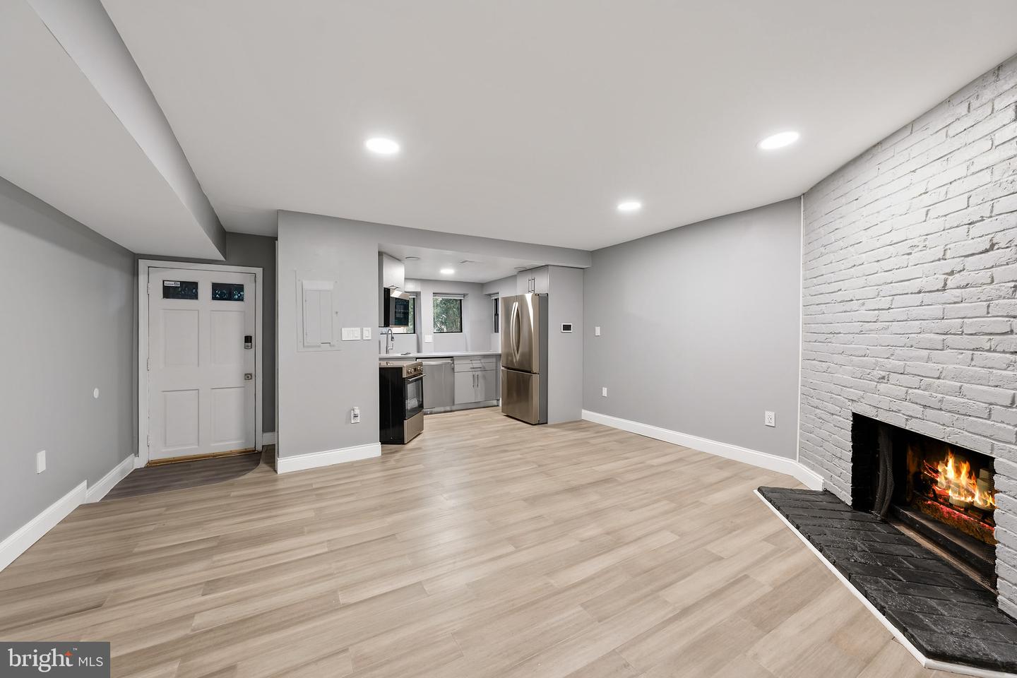 313 F St Ne #a Property Photo 5