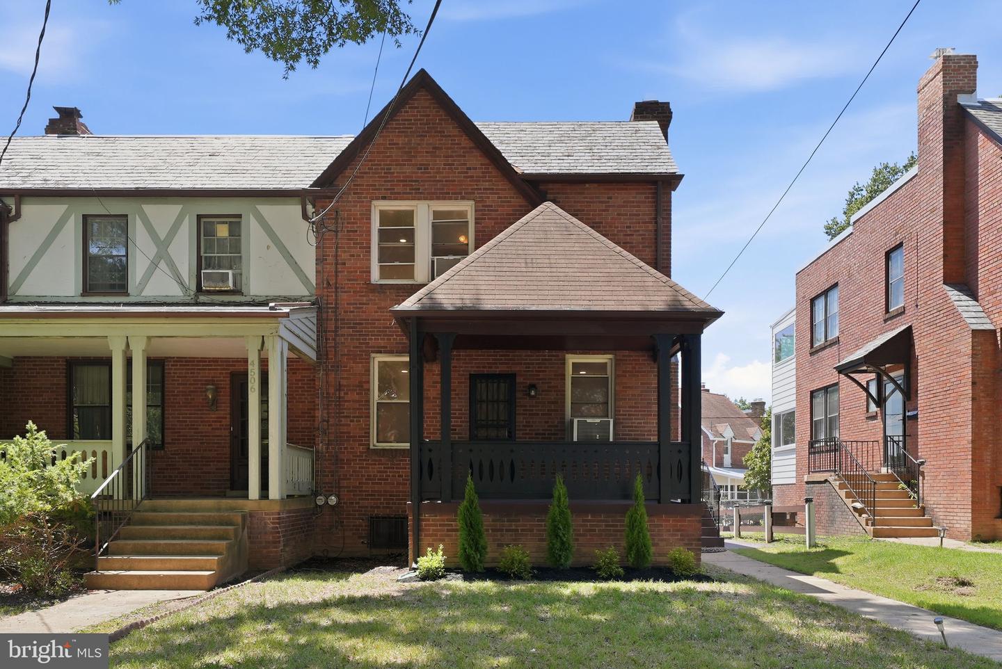4508 SOUTH DAKOTA AVE NE Property Photo 1