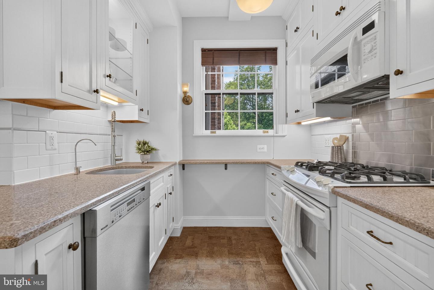 3041 Sedgwick Street Nw #201-d Property Photo 12