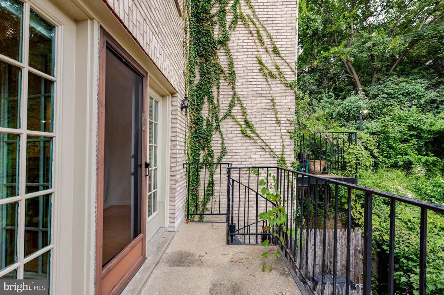 4605 Macarthur Blvd Nw #b Property Photo 6