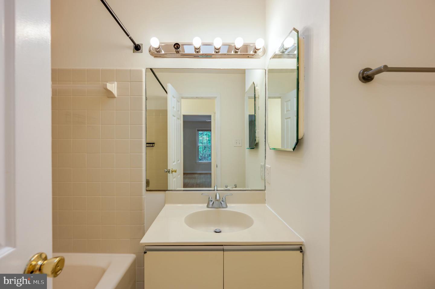 4605 Macarthur Blvd Nw #b Property Photo 30