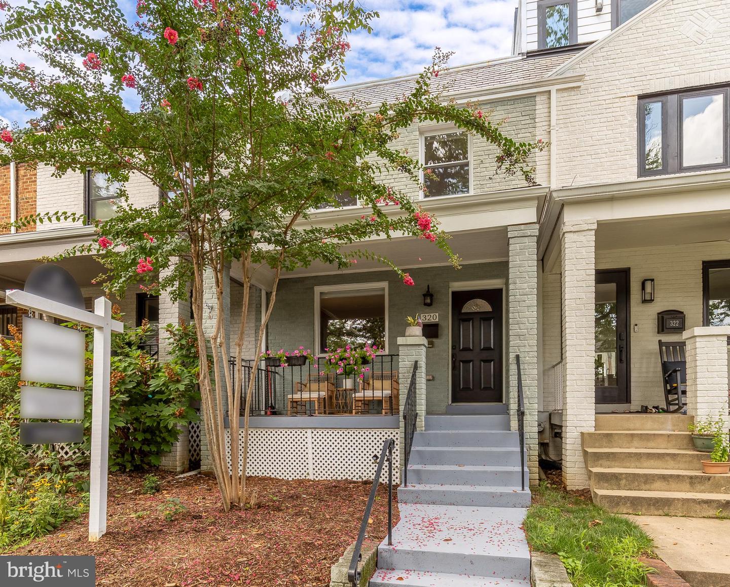 320 19TH ST NE Property Photo 1