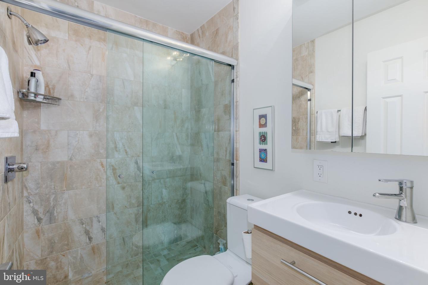 607 Constitution Ave Ne Property Photo 15