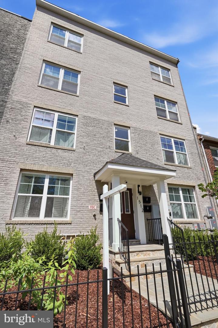 1512 F St Ne #2 Property Photo 2