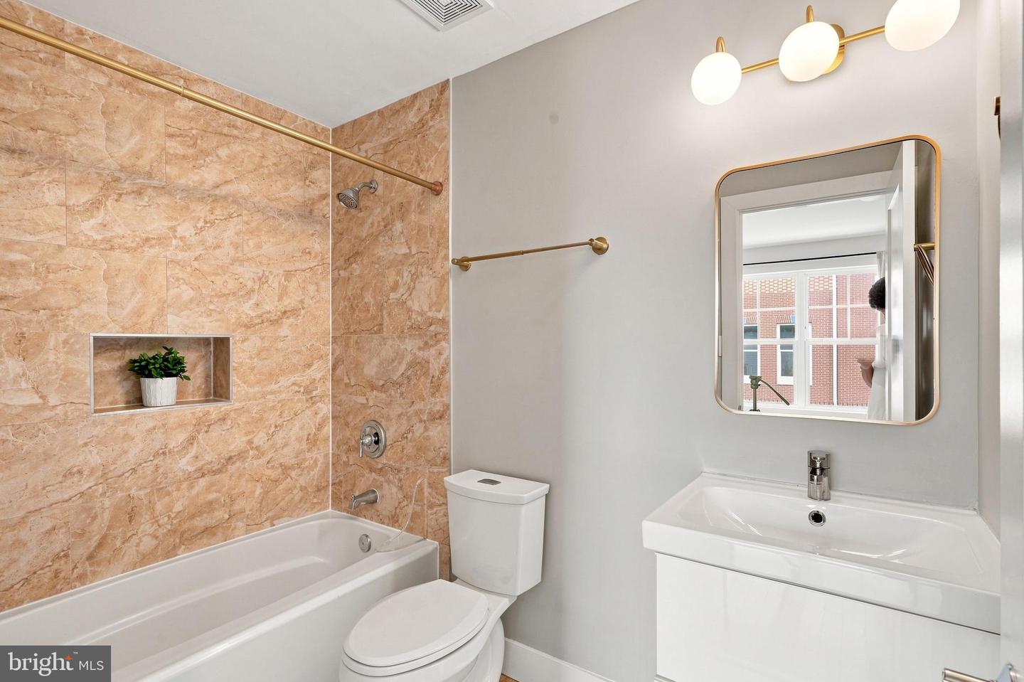1512 F St Ne #2 Property Photo 35