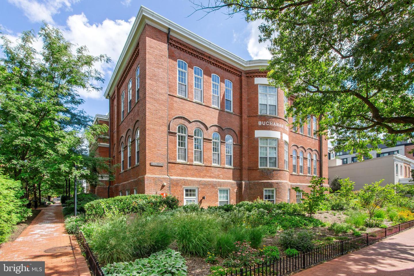 1324 E ST SE #103