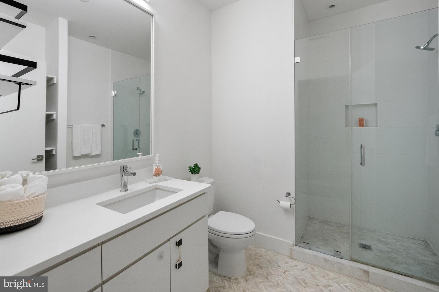 1324 E St Se #103 Property Photo 14