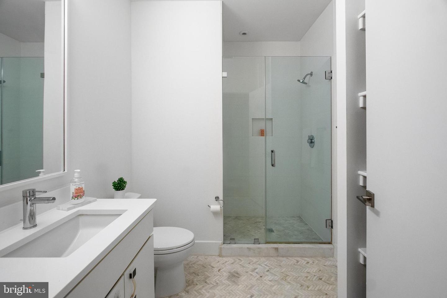 1324 E St Se #103 Property Photo 18