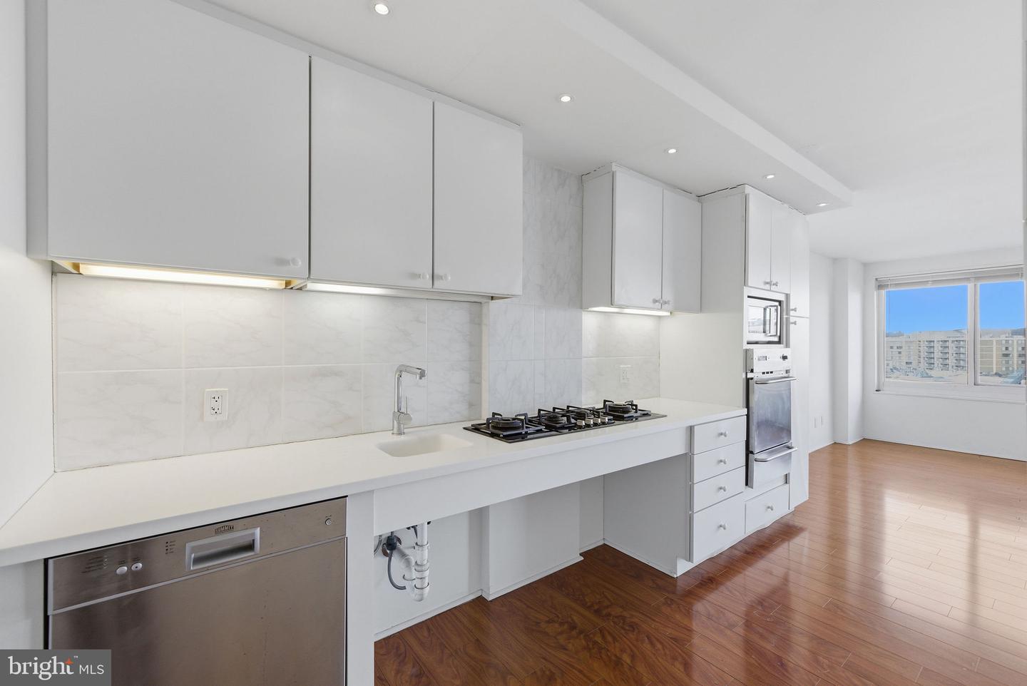 1330 New Hampshire Ave Nw #720 Property Photo 8