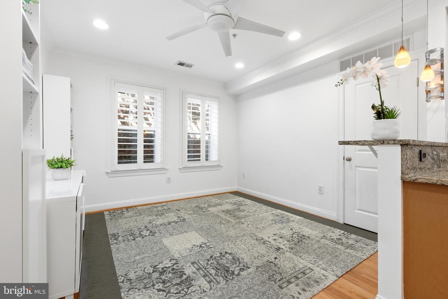 739 Newton Pl Nw #202 Property Photo 6
