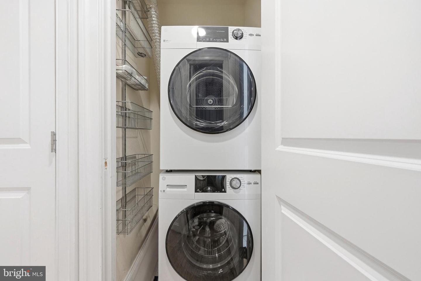 739 Newton Pl Nw #202 Property Photo 16