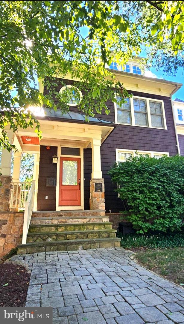 4462 MACARTHUR BLVD NW Property Photo 1