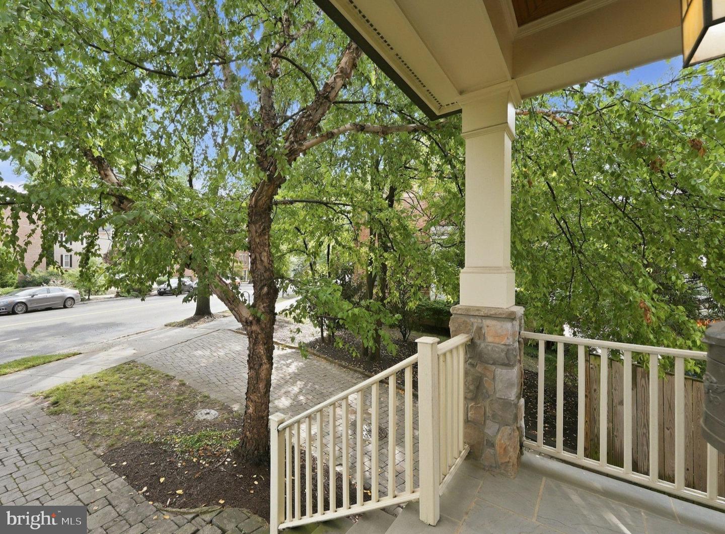 4462 Macarthur Blvd Nw Property Photo 3