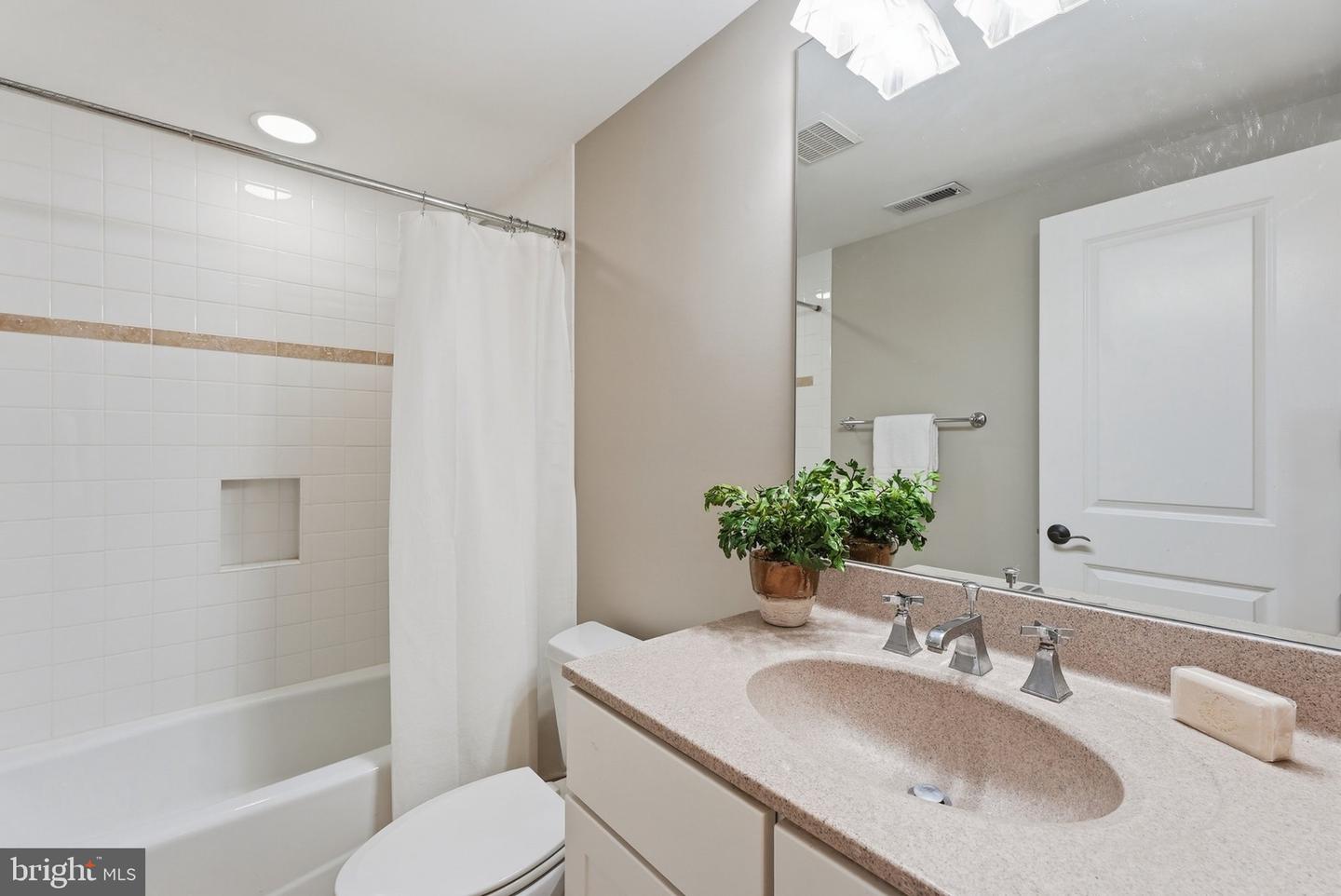 4462 Macarthur Blvd Nw Property Photo 18