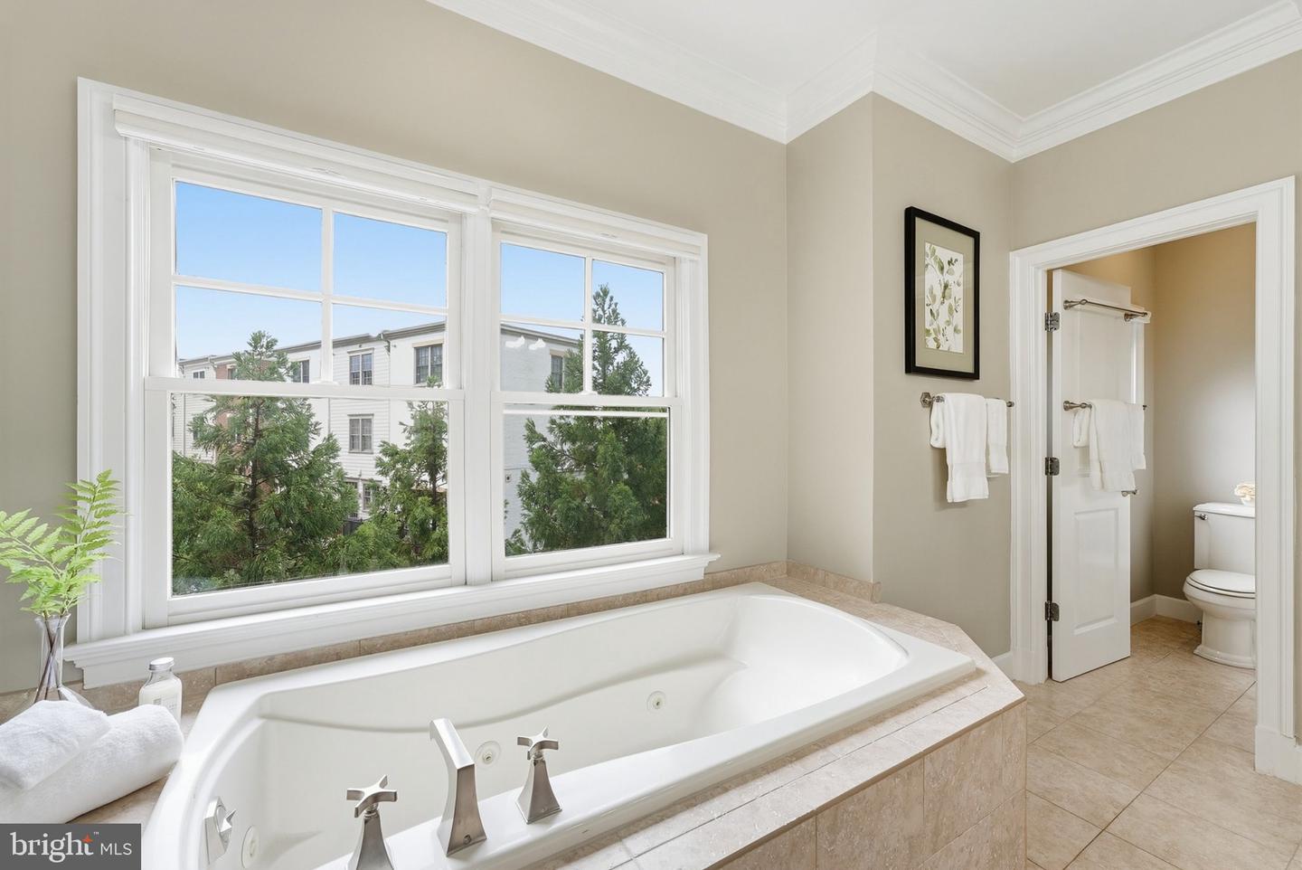 4462 Macarthur Blvd Nw Property Photo 27
