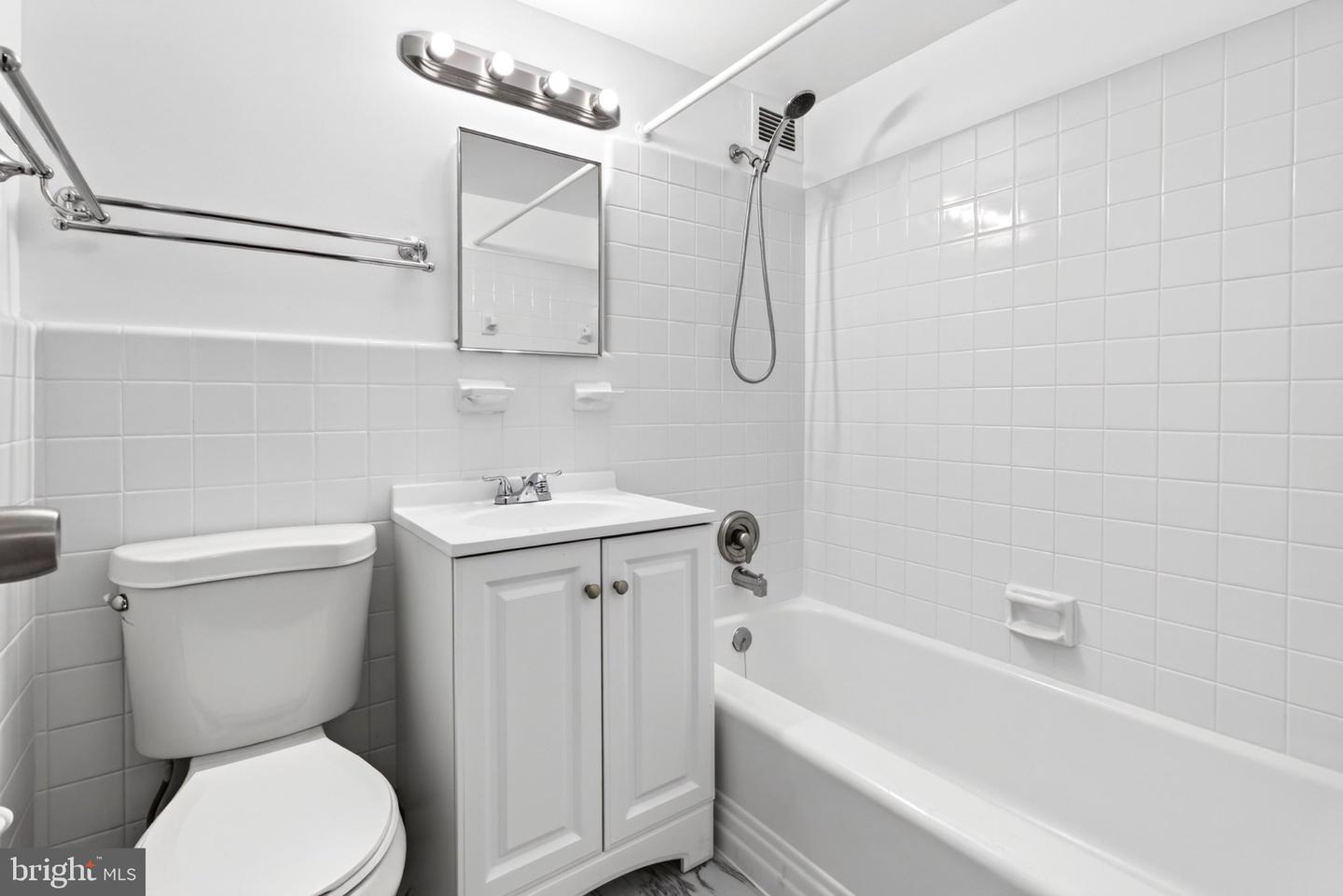 4200 Cathedral Ave Nw #111 Property Photo 24