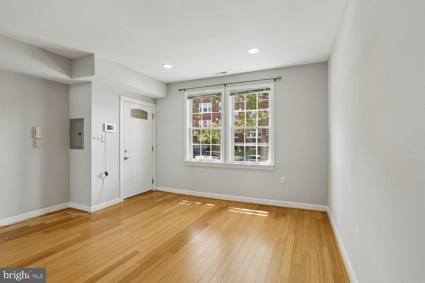 937 Randolph St Nw #1 Property Photo 4