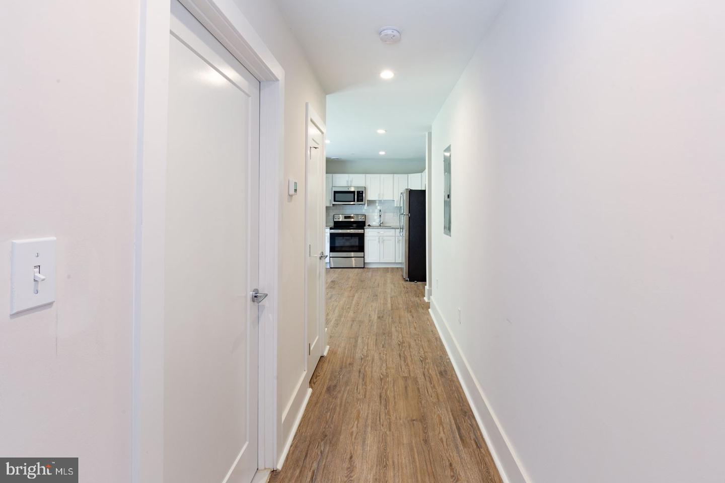 1904 Irving St Ne #204 Property Photo 4