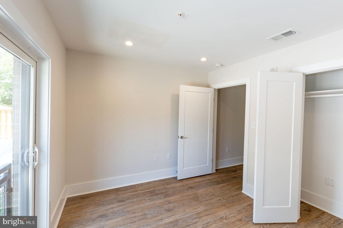 1904 Irving St Ne #204 Property Photo 5