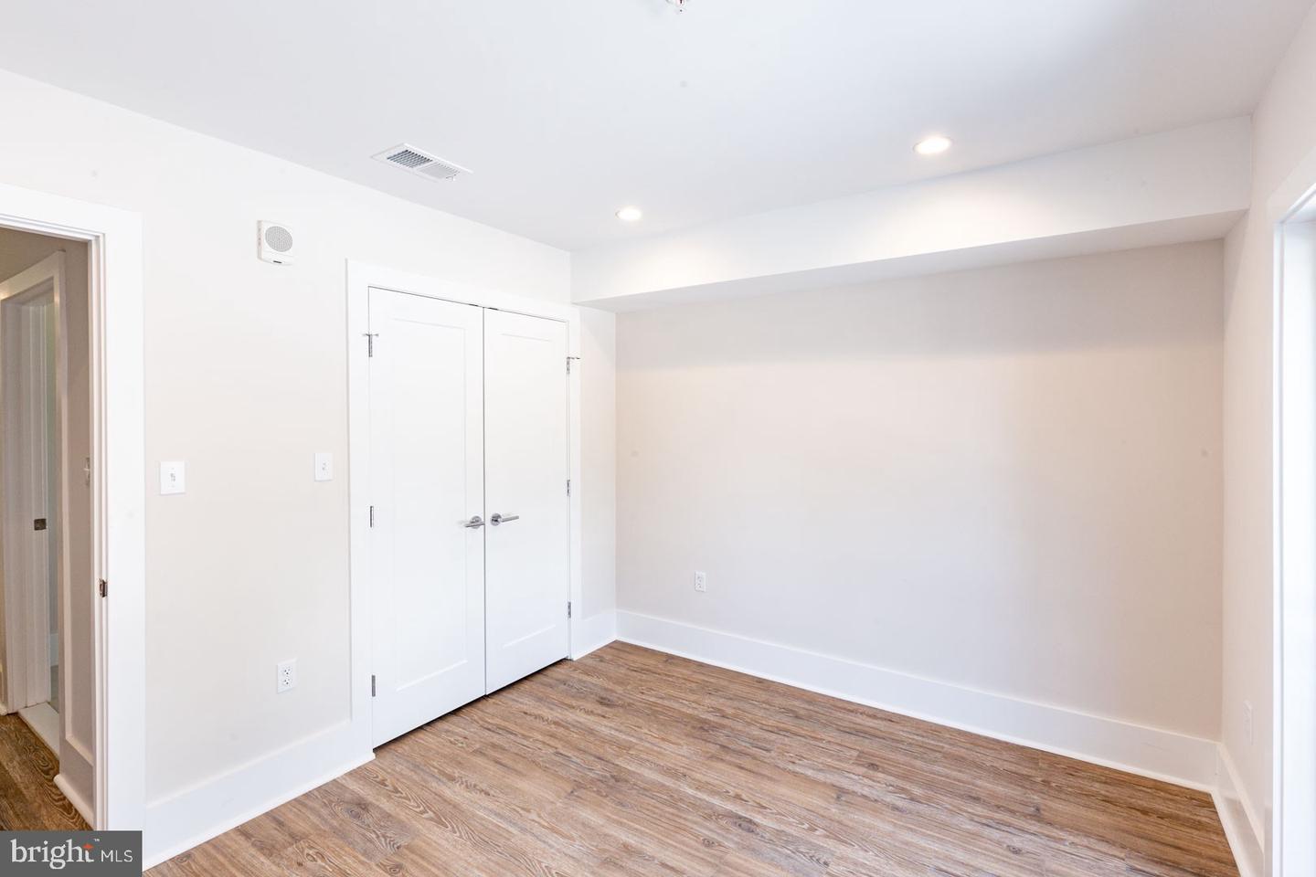 1904 Irving St Ne #204 Property Photo 6