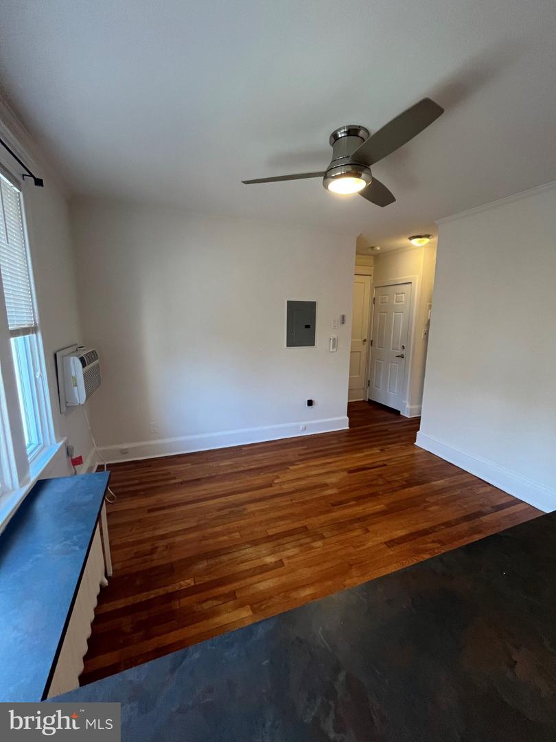 2328 Ashmead Pl Nw #5 Property Photo 3