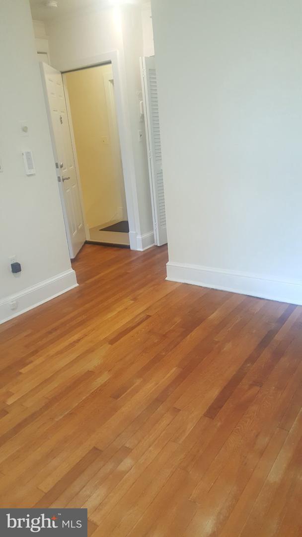 2328 Ashmead Pl Nw #5 Property Photo 4