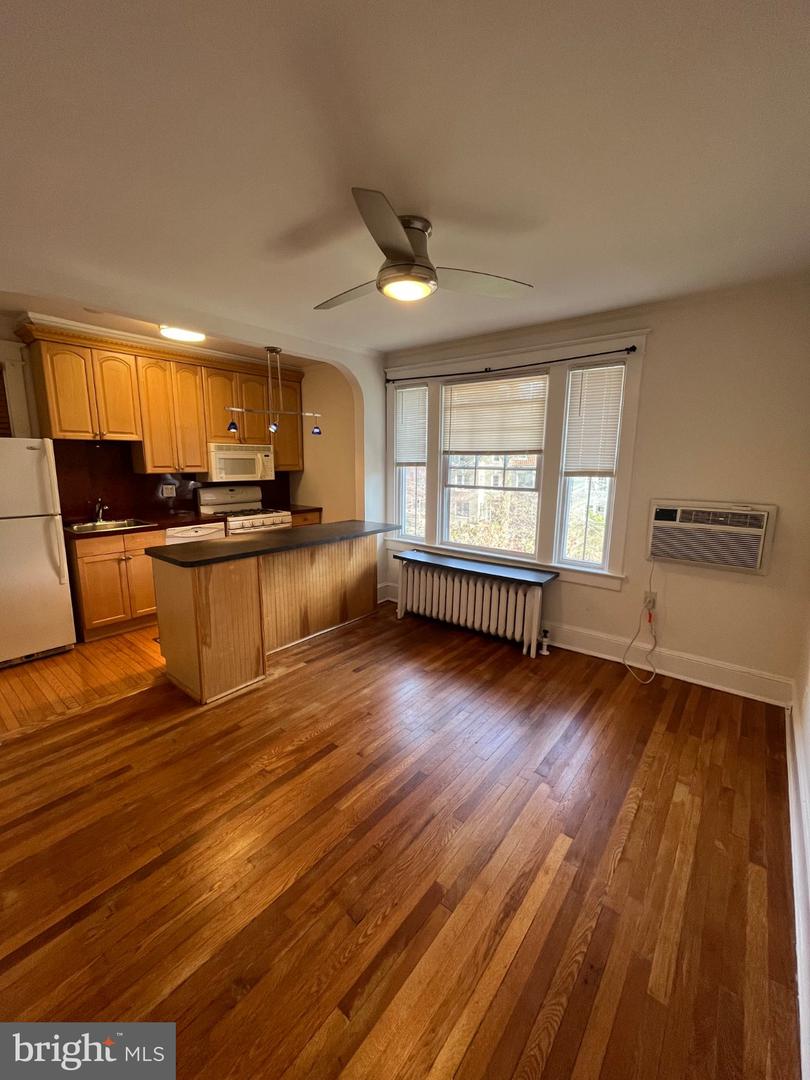 2328 Ashmead Pl Nw #5 Property Photo 6