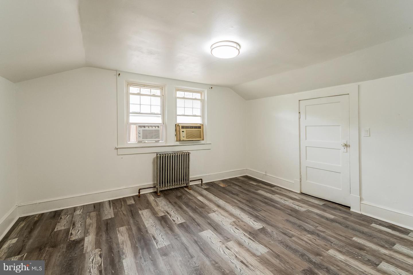 2838 Myrtle Ave Ne Property Photo 4