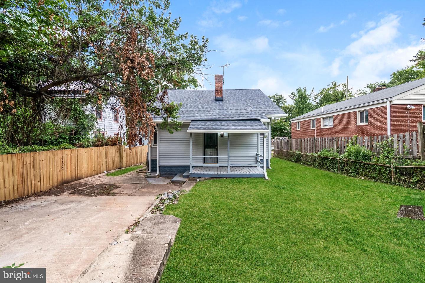 2838 Myrtle Ave Ne Property Photo 5