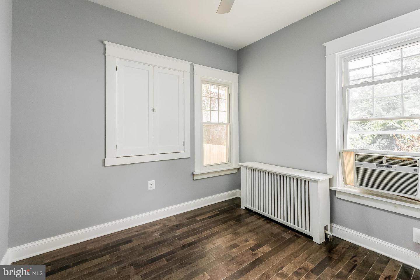 2838 Myrtle Ave Ne Property Photo 17