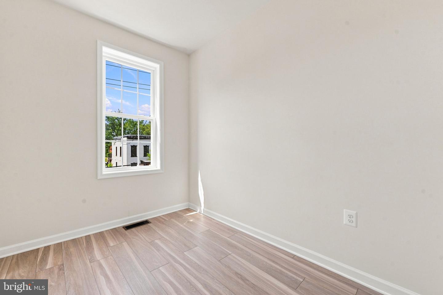 503 Randolph St Nw Property Photo 37