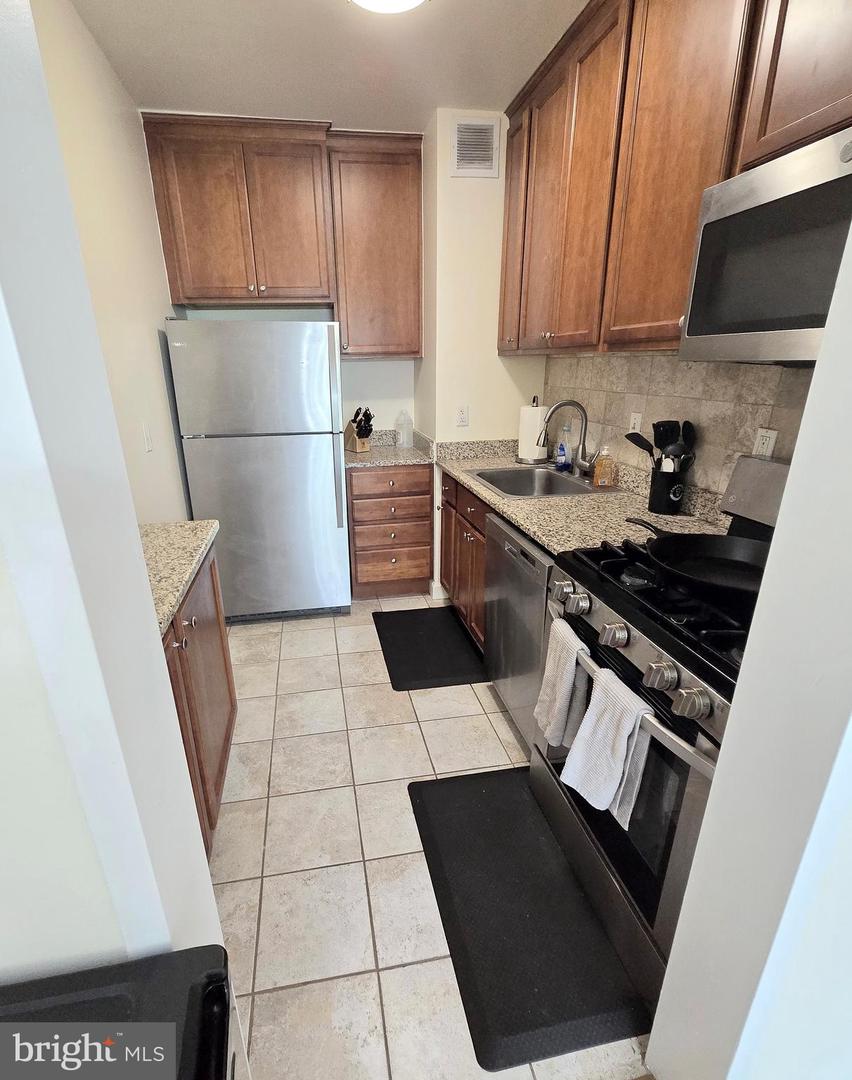 2755 Ordway St Nw #208 Property Photo 5