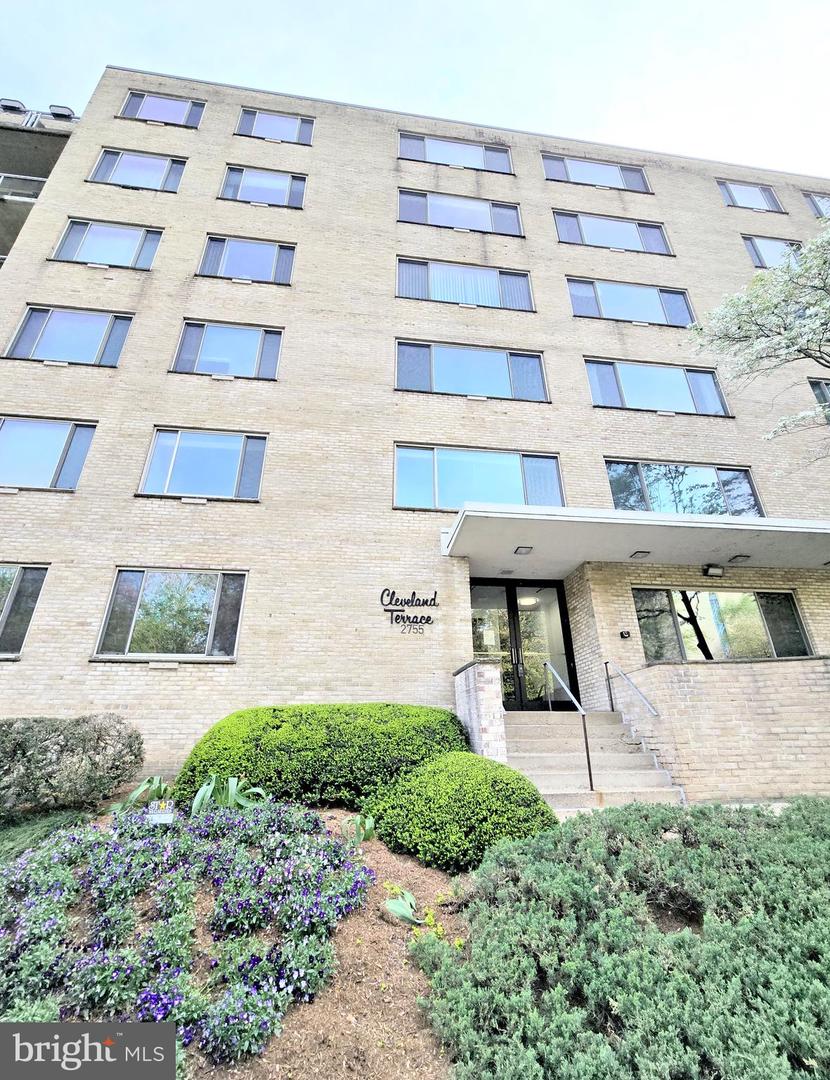 2755 Ordway St Nw #208 Property Photo 6