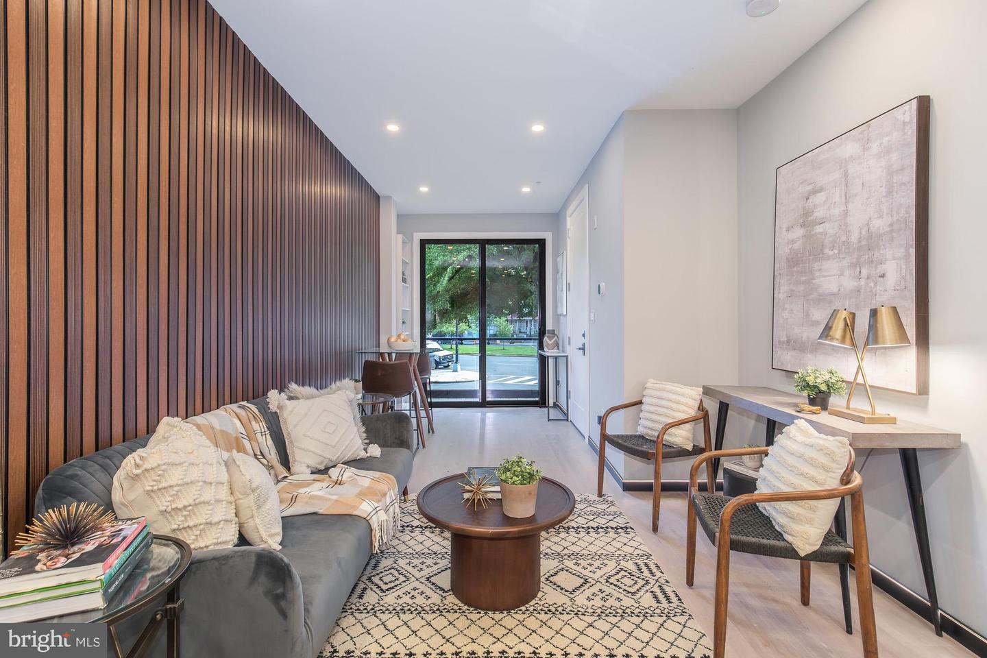 1332 G ST SE #1 Property Photo 1