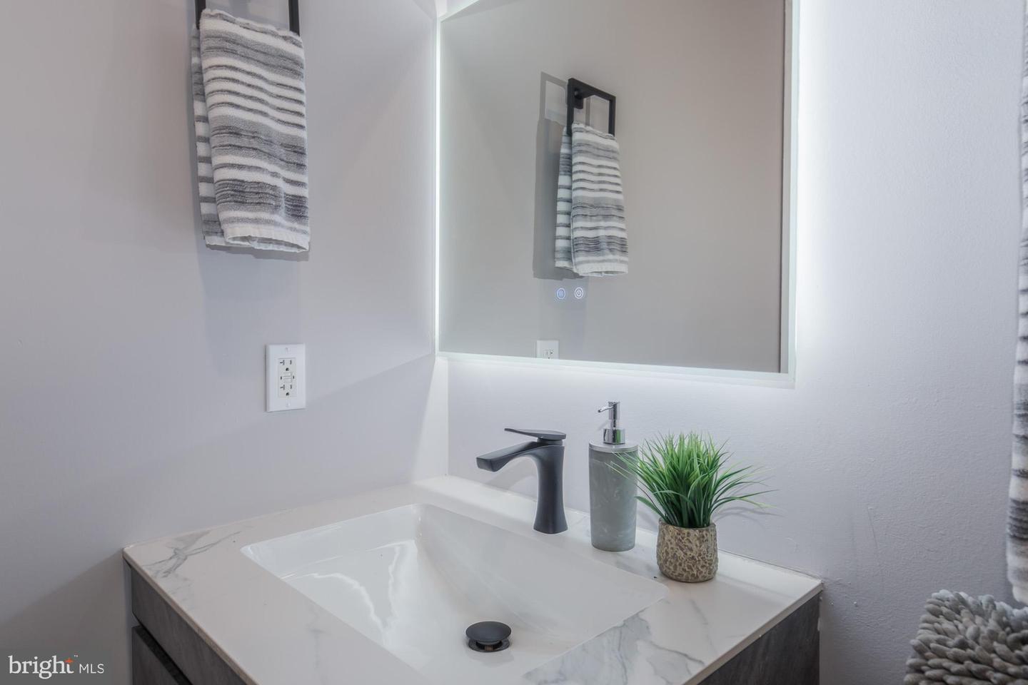 1332 G St Se #1 Property Photo 38